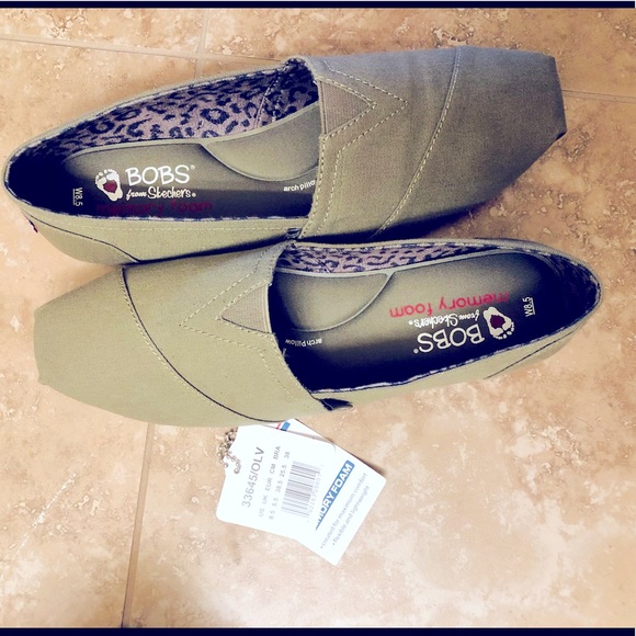 BOBS from Skechers Shoes - NWT Hunter Green BOBS, 8.5